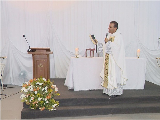 Padre se desligou da diocese de Guaxupé e fundou igreja em Machado, MG (Foto: Reprodução EPTV)