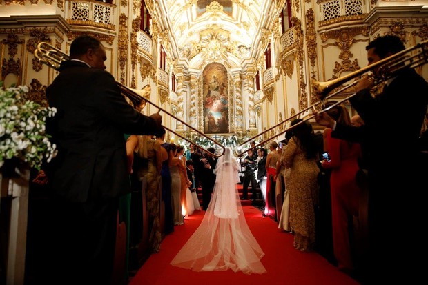 Vestido de noiva de Preta Gil tem 50 mil pérolas e renda chantilly francesa (Foto: Ag. News) Vestido de noiva de Preta Gil tem 50 mil pérolas e renda chantilly francesa (Foto: Ag. News)