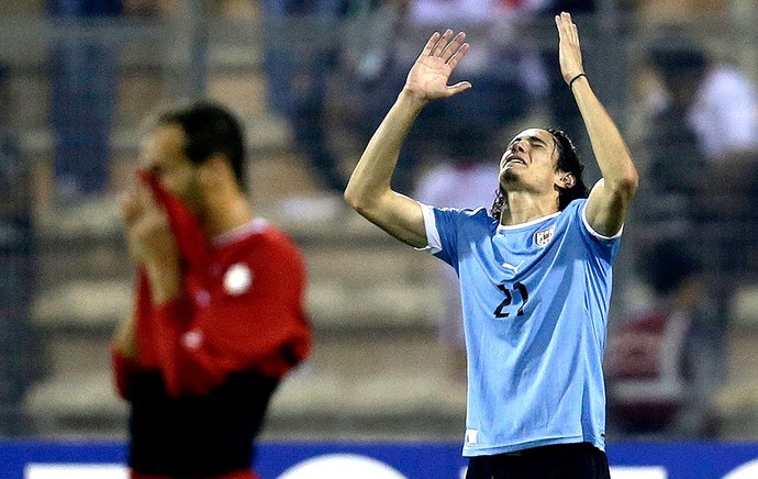 Cavani comemoração Uruguai contra Jordânia (Foto: AP)