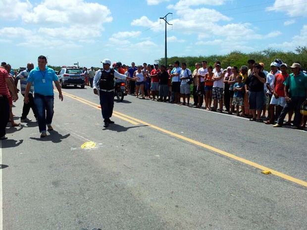 Acidente aconteceu na manhã desta segunda (21) na BR-406, na altura de Ceará-Mirim (Foto: Henrique Dovalle/G1)