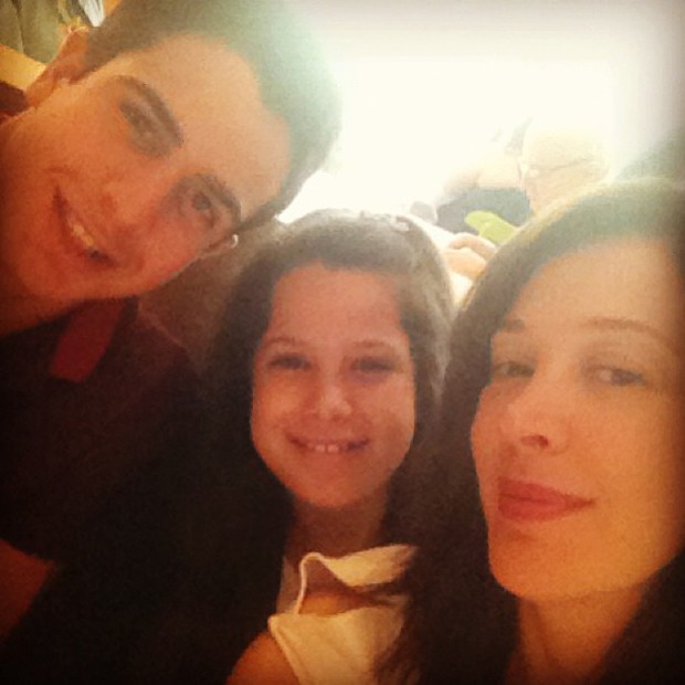 Claudia Raia posta foto com os filhos, Enzo e Sophia (Foto: Instagram / Reprodução)