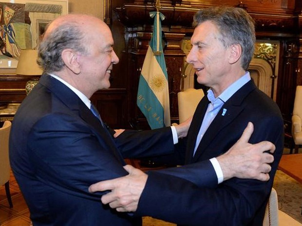 Ministro das Relações Exteriores do Brasil, José Serra, e o presidente argentino Mauricio Macri, se encontram nesta segunda-feira (23) em Buenos Aires (Foto: REUTERS/Divulgação)