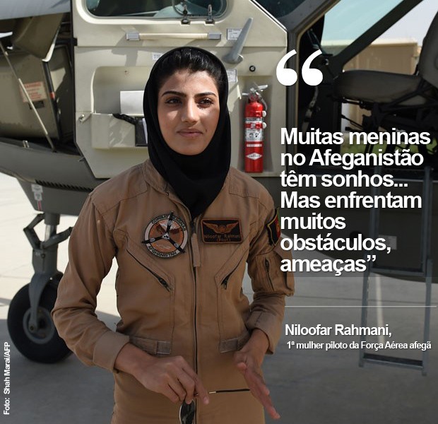 Niloofar Rahmani, a primeira mulher piloto do Afeganistão, posa para foto em 26 de abril (Foto: Shah Marai/AFP)