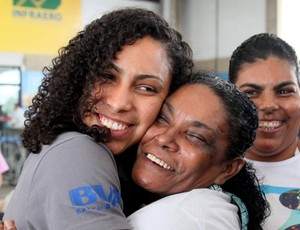 Ana Paula aproveitou para matar a saudade da mãe (Foto: Diego Chaves/O Estado)