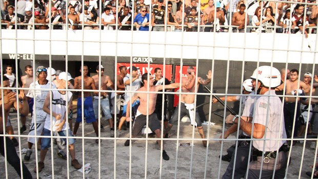 Corinthians x Ponte Preta confusão briga polícia (Foto: Gustavo Magnusson / Ag. Estado)