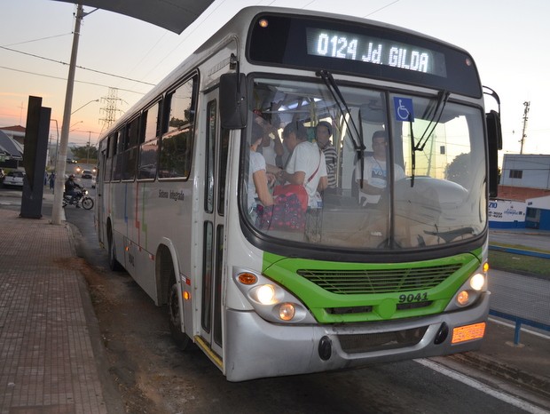 Ônibus para Jardim Gilda volta a circular depois de proibição da Polícia Militar, em Piracicaba (Foto: Thomaz Fernandes/G1)