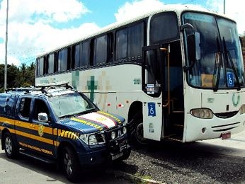 Ônibus do transporte intermunicipal é apreendido na BR 101 em SE (Foto: Divulgação/PRF-SE)