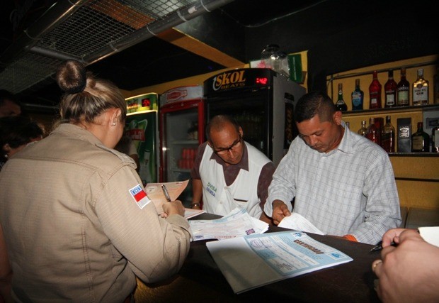 operação foi formada por funcionários do Corpo de Bombeiros, Implurb, Semmas, DVisa, Semef e Defesa Civil (Foto: Divulgação)