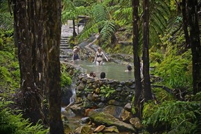 Cachoeira E Piscina Natural De Agua Quente Levam Turistas A Ilha Em Acores Turismo E Viagem G1