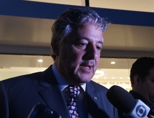 Nobre elogia Cuca, mas desconversa: 