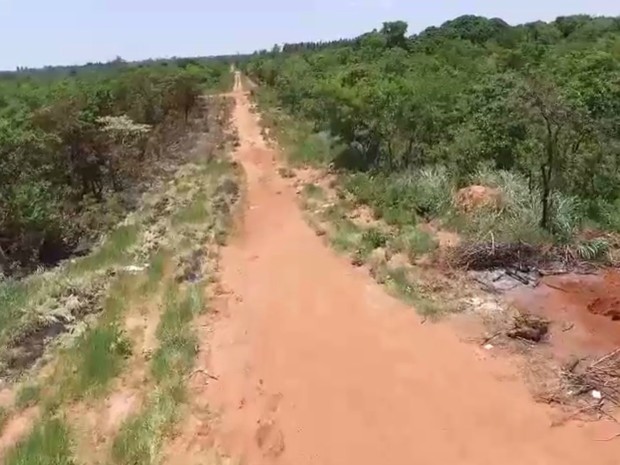 Terreno baldio foi usado como cemitério clandestino por jardineiro (Foto: Valmir Dias/ Divulgação Polícia Civil de MS) Terreno baldio foi usado como cemitério clandestino por jardineiro (Foto: Valmir Dias/ Divulgação Polícia Civil de MS)