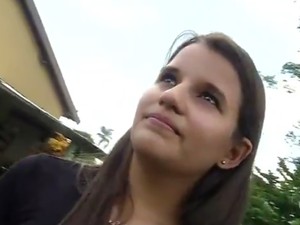 Gabriele da Cunha Silva, de 17 anos, está sem trabalhar e estudar (Foto: Reprodução/TV TEM) Gabriele da Cunha Silva, de 17 anos, está sem trabalhar e estudar (Foto: Reprodução/TV TEM)