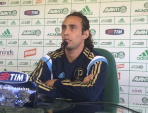 Em recuperação, Valdivia não se garante em campo contra o Inter