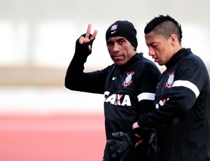 Paulinho Ralf treino Corinthians (Foto: Marcos Ribolli / Globoesporte.com)