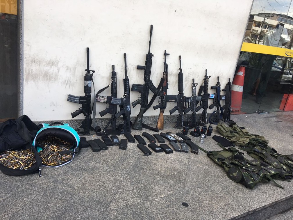 Armas foram apreendidas pelo Bope (Foto: Matheus Rodrigues/G1)