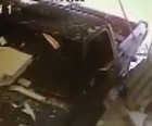 VÍDEO: carro derruba parede e invade escritório (Reprodução/RPC TV)