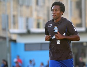 Zé Roberto corre no gramado suplementar do Olímpico (Foto: Lucas Uebel/ Grêmio FBPA)