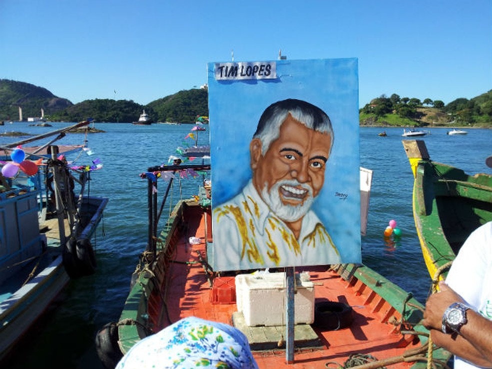 Barco fez homenagem ao jornalista Tim Lopes (Foto: Leandro Nossa / G1 ES)