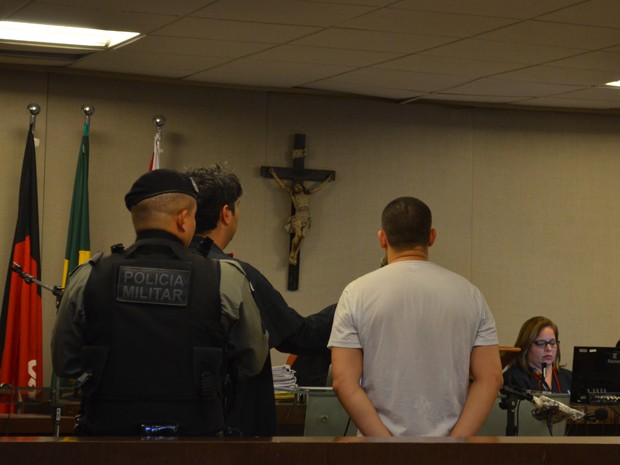 Eduardo foi apresentado no início do julgamento  (Foto: Krystine Carneiro / G1)