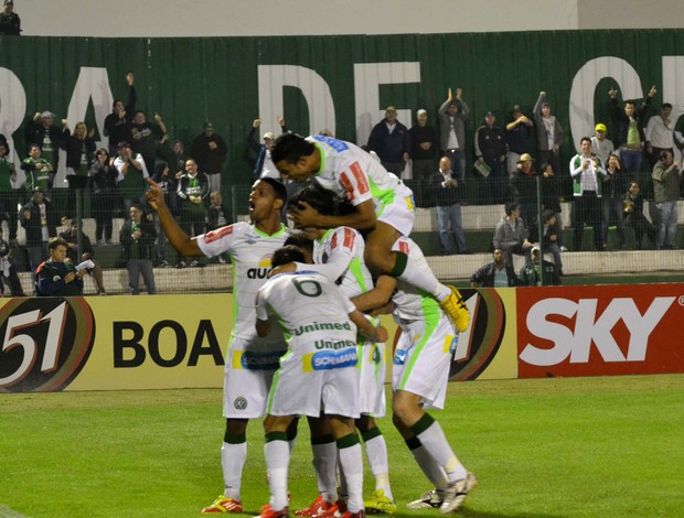 Jogadores gol Chapecoense (Foto: Junior Matiello / FuturaPress)