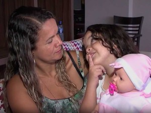 Luna e a mãe na Bahia (Foto: Imagem/Tv São Francisco)