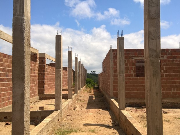 Corredor principal da escola em construção na cidade de Dona Inês (Foto: Diogo Almeida/G1)