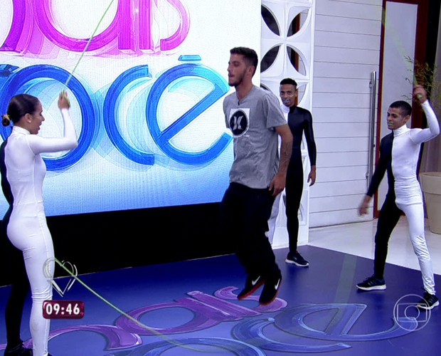 Filipe Toledo surpreendeu e mostrou que também tem talento para pular corda (Foto: TV Globo)