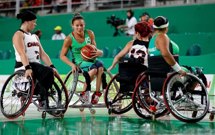 Brasil x Canadá, no basquete em cadeira de rodas feminino (Foto: Washington Alves/MPIX/CPB)