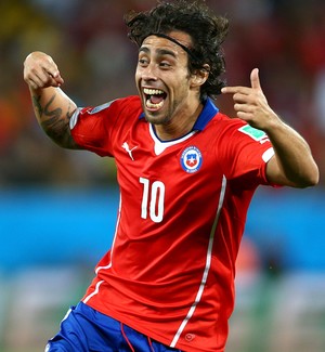 Valdivia, Aránguiz e Mena entram em pré-lista do Chile com Alexis e Vidal