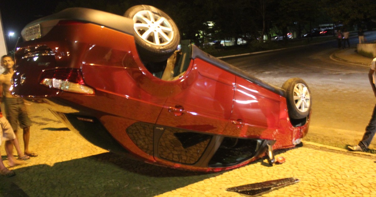 G Carro Tomba Em Teresina Ap S Motorista Perder Controle Da Dire O