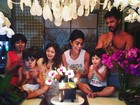 Juliana Paes posa cercada da família no aniversário: 'Foi muito bom'