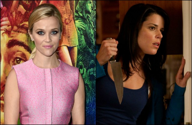 Reese Witherspoon (à esq.) recusou o papel de Sidney da franquia 'Pânico'. Sorte de Neve Campbell, que acabou ficando com a personagem pela qual ainda hoje é mais lembrada. (Foto: Getty Images e Divulgação)
