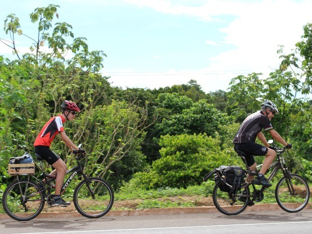 Pai e filho ciclistas (Foto: Maria Caroline Palieraqui/G1 MS)