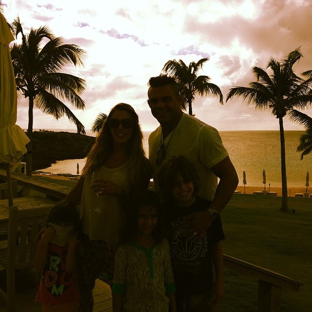 Vitor e a família (Foto: Instagram / Reprodução)