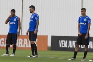 Remendado, Corinthians faz primeiro coletivo da semana; veja a escalação