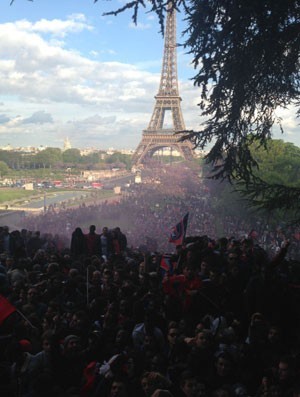 Thiago Silva PSG Campeão Torre Eiffel (Foto: Arquivo Pessoal)
