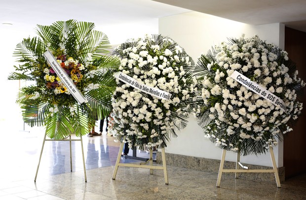 Coroas de flores na capela de Rafael Soares, filho de Jô (Foto: Marcos Serra Lima/EGO) Coroas de flores na capela de Rafael Soares, filho de Jô (Foto: Marcos Serra Lima/EGO)