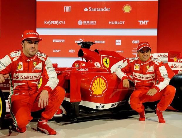 lançamento novo carro ferrari temporada 2013 fernando alonso e felipe massa (Foto: Agência Reuters)