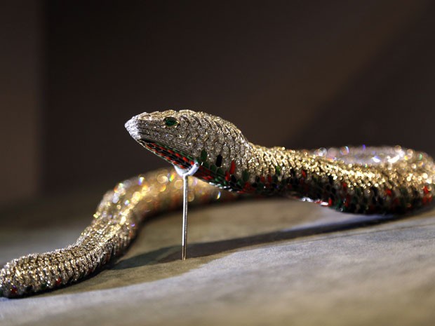 Colar em forma de cobra da Cartier (Foto: François Guillot/AFP)