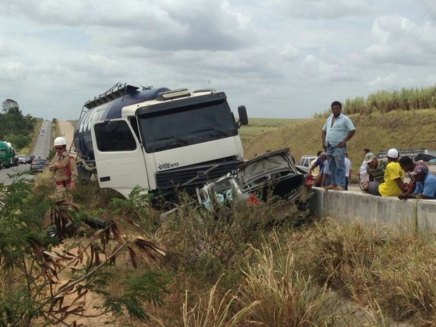 G1 Acidente Na Br 101 Em São Miguel Dos Campos Mata Um E Deixa Feridos Notícias Em Alagoas