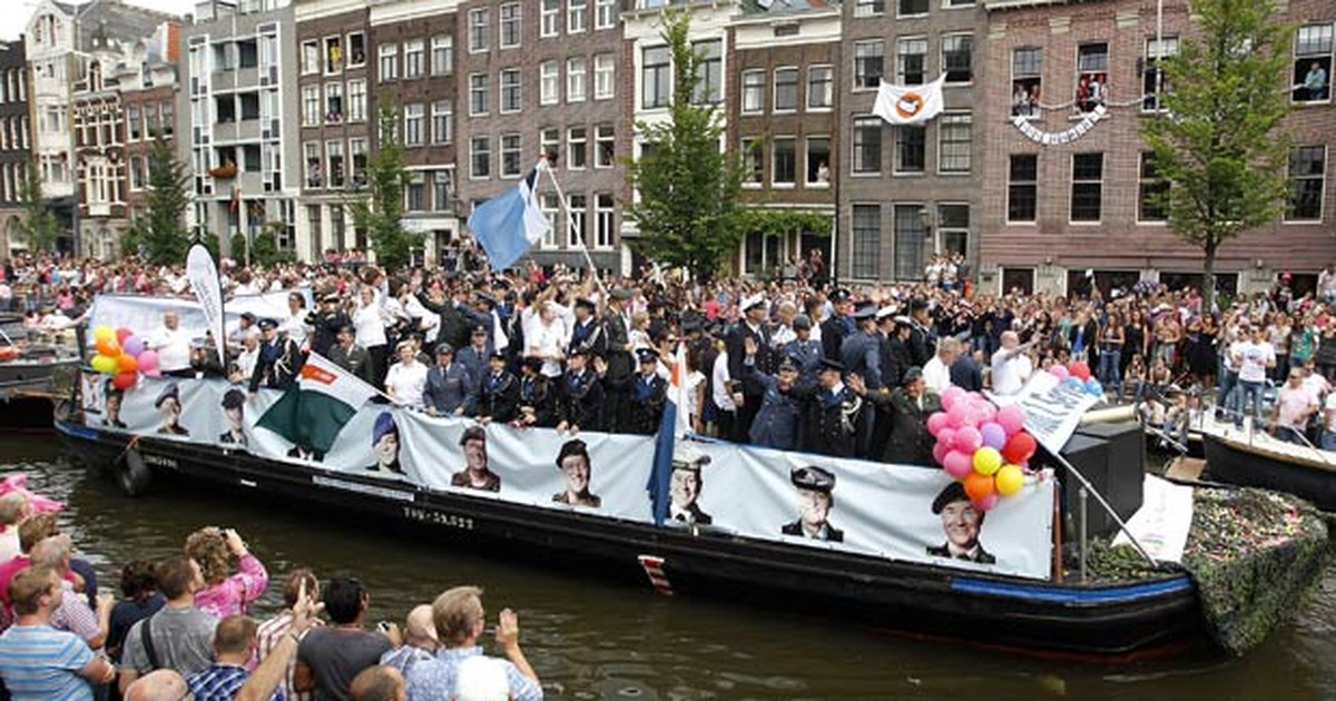 G Soldados Holandeses Participam Na Parada Gay De Amsterd Not Cias Em Mundo