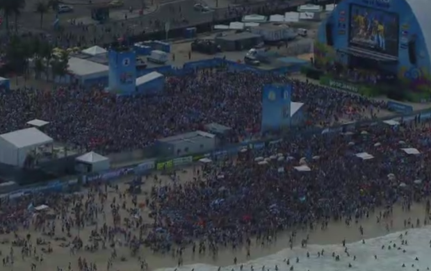 [OFF] Imagens aéreas mostram invasão de argentinos nas areias de Copacabana