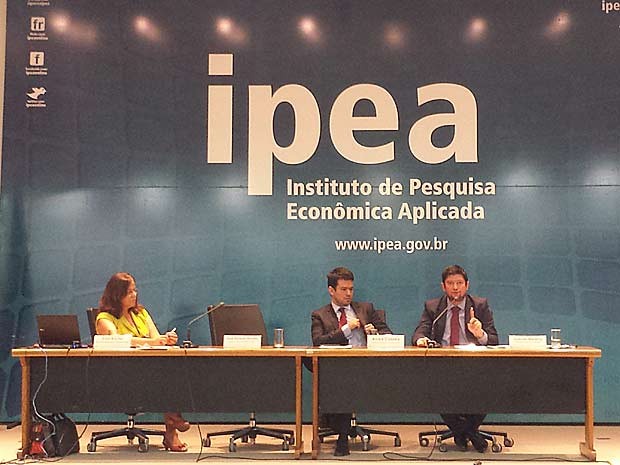Técnicos do Ipea durante apresentação de dados sobre perfil dos jovens infratores no Brasil (Foto: Isabella Formiga/G1)