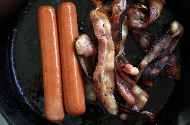 Salsicha e bacon, entre outros embutidos, foram classificados como produtos carcinogênicos pela OMS  (Foto: Joe Raedle/Getty Images North America/AFP)