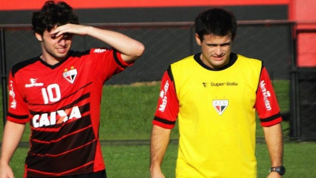 João Paulo e Pipico - Atlético-GO (Foto: Guilherme Salgado / Site Oficial do Atlético-GO)