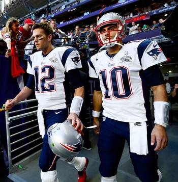 Suspenso, Tom Brady terá que dar lugar a Jimmy Garoppolo nas quatro primeiras rodadas (Foto: Getty Images)