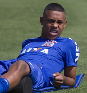 Sem novos atacantes, Timão aprova Malcom; Mano prevê instabilidade