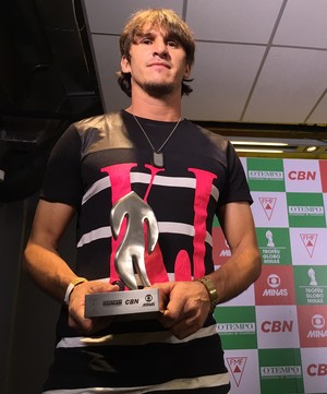 Mauro Viana, da URT, ganhou o Troféu Globo Minas como melhor zagueiro (Foto: Maurício Paulucci)