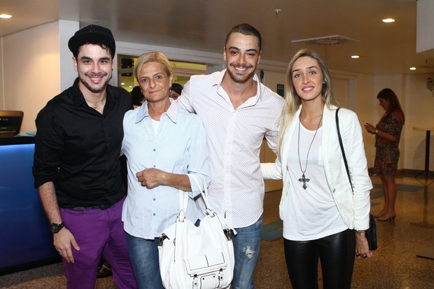 Felipe Titto com a família no show de Fábio Jr. (Foto: Raphael Mesquita/Photorio News)