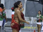 Gracyanne Barbosa deixa bumbum à mostra em ensaio de carnaval